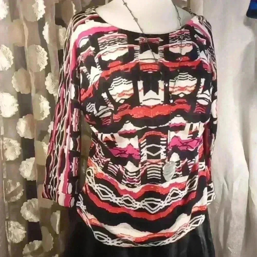 END YEAR CLEAR OUT Zozo size large women's vibrant top - Picture 7 of 9